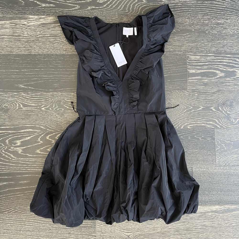NWT ONE 33 SOCIAL Dress